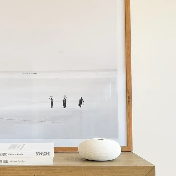 Curve White Ceramic Vase - Picture 1 of 2